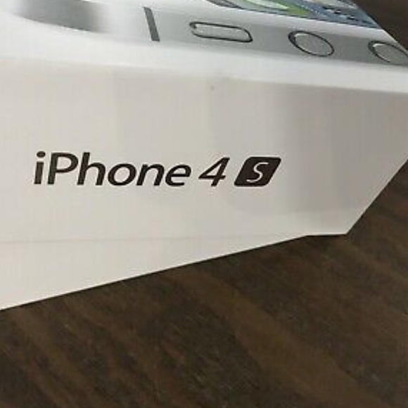 iPhone 4(Unlocked) - Picture 2 of 4